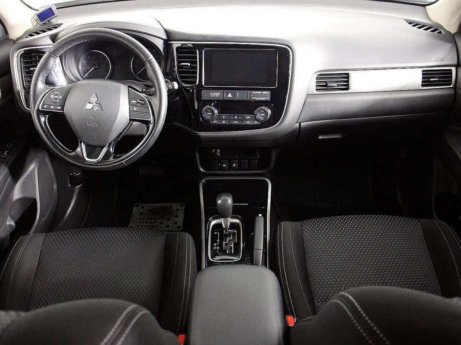 Mitsubishi Outlander, 2.0 л, Вариатор, 2018 фото 9