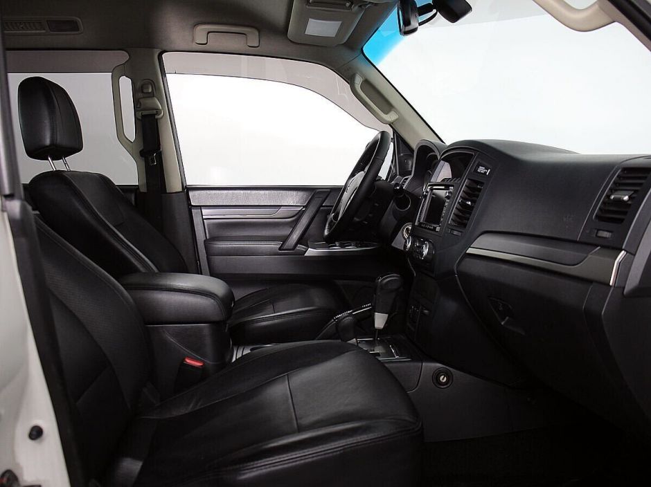 Mitsubishi Pajero, 3.0 л, АТ, 2013 фото 2