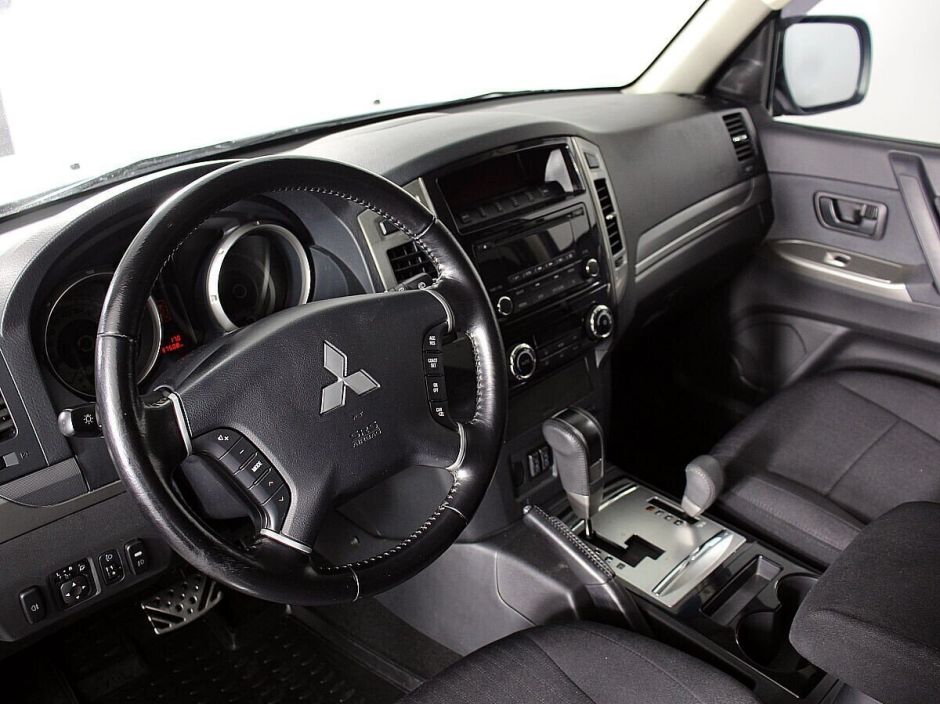 Mitsubishi Pajero, 3.0 л, АТ, 2015 фото 8