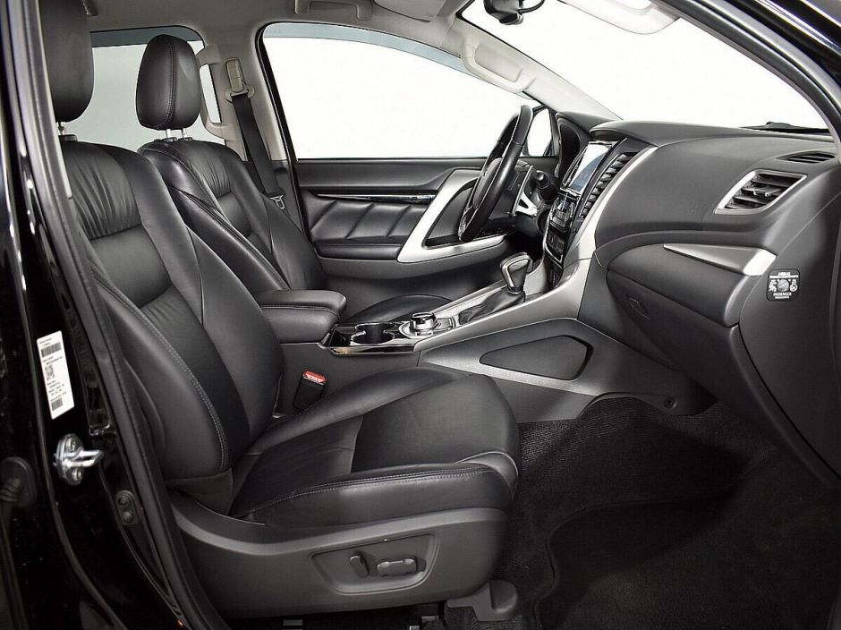 Mitsubishi Pajero Sport, 3.0 л, АТ, 2017 фото 2