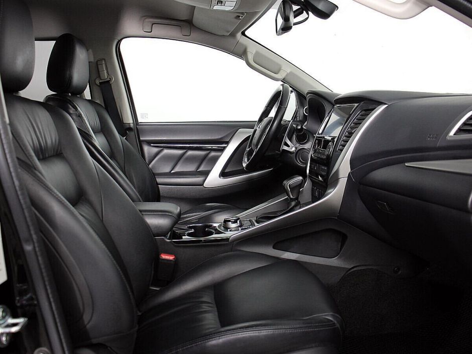 Mitsubishi Pajero Sport, 3.0 л, АТ, 2016 фото 2