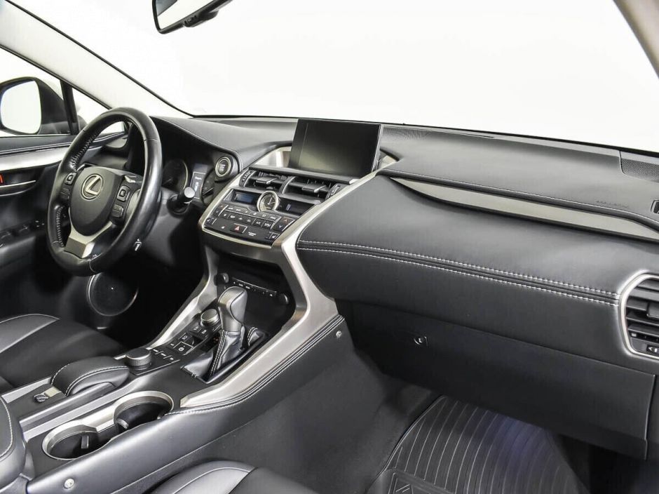 Lexus NX, 2.0 л, Вариатор, 2016 фото 2