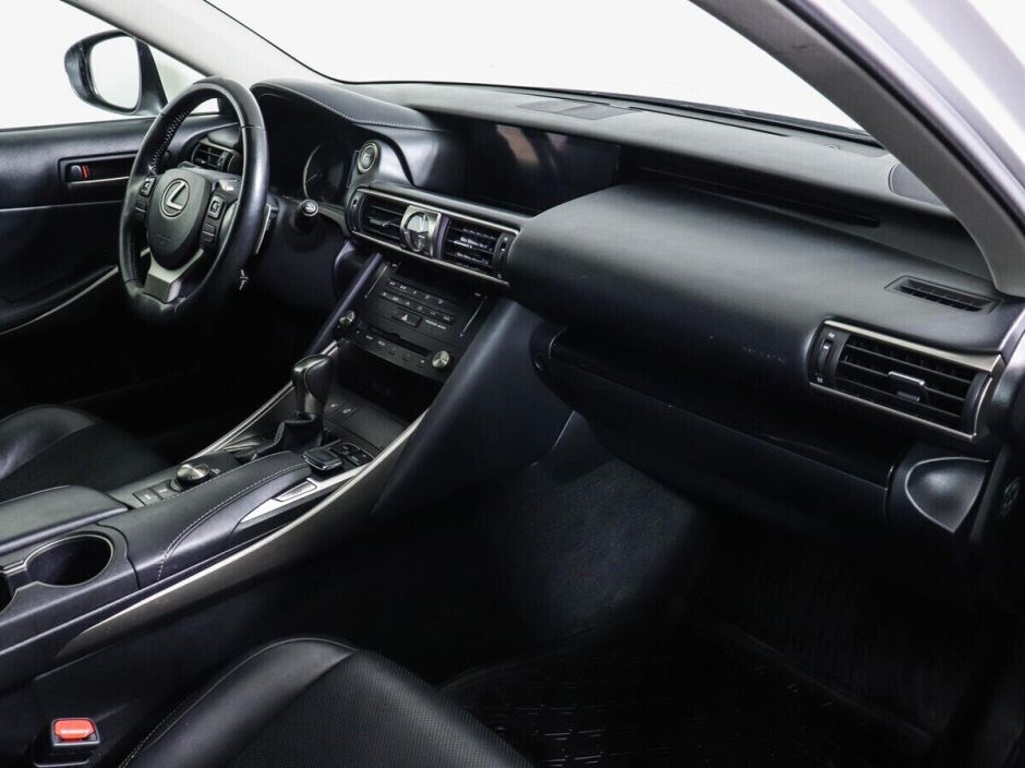 Lexus IS, 2.0 л, АТ, 2017 фото 2