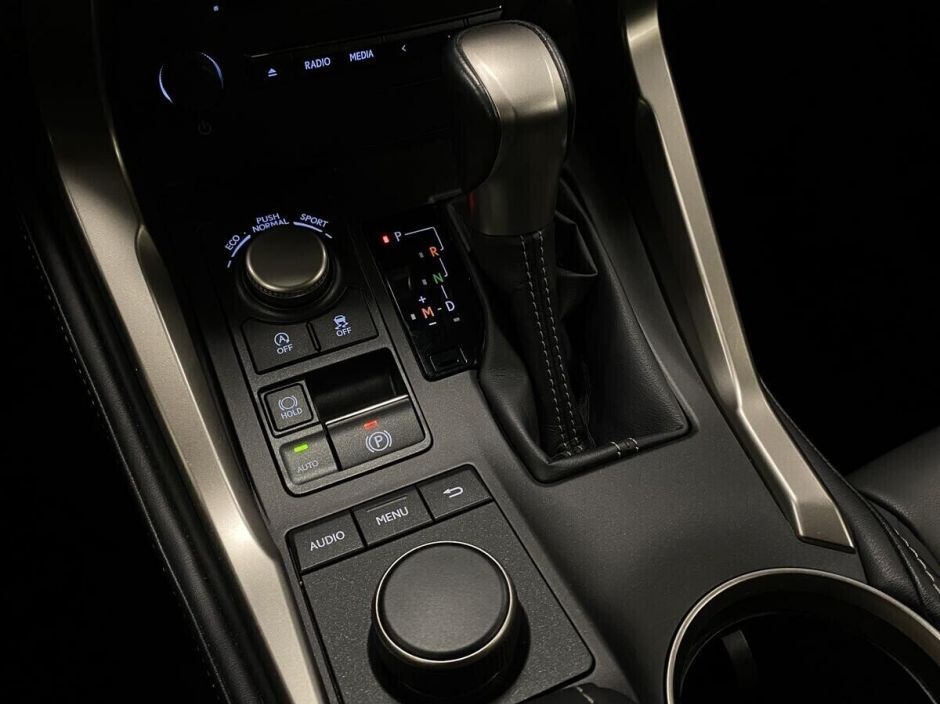 Lexus NX, 2.0 л, Вариатор, 2017 фото 11