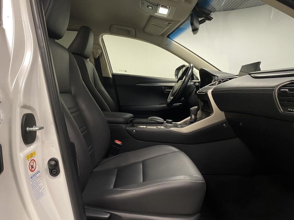 Lexus NX, 2.0 л, Вариатор, 2017 фото 2