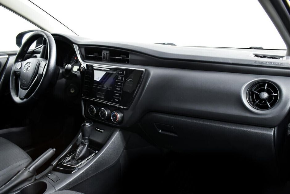 Toyota Corolla, 1.6 л, Вариатор, 2017 фото 2