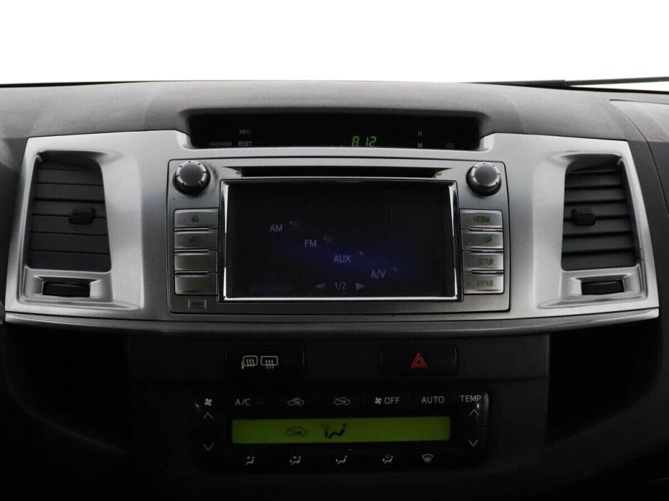 Toyota Hilux, 3.0 л, АТ, 2014 фото 2