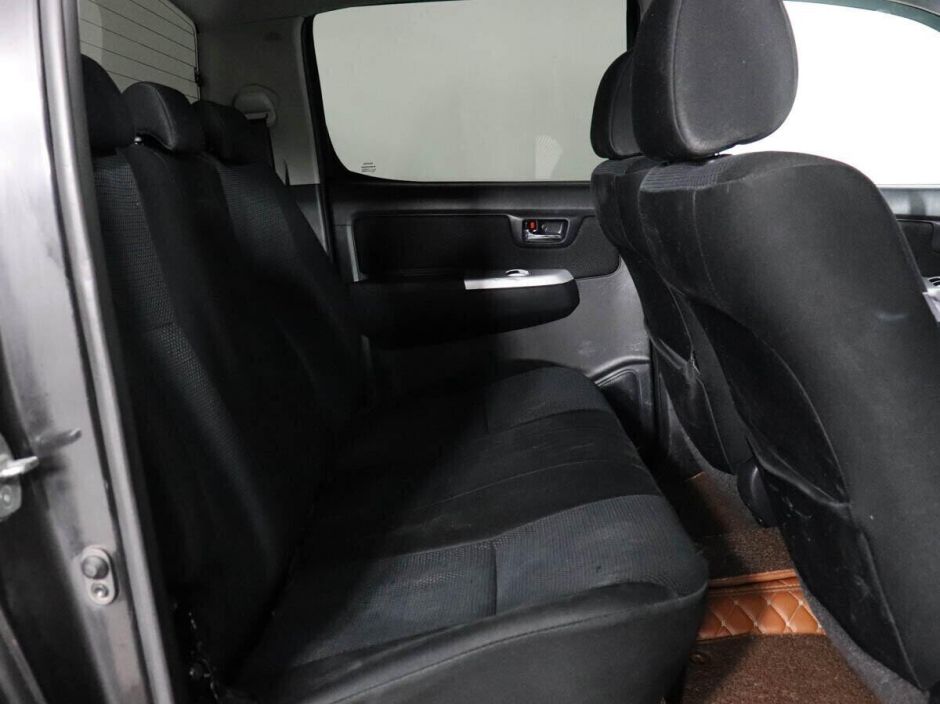 Toyota Hilux, 3.0 л, АТ, 2014 фото 1