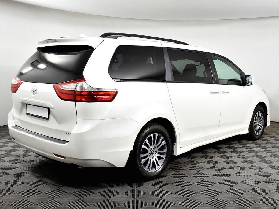Toyota Sienna, 3.5 л, АТ, 2019 фото 5