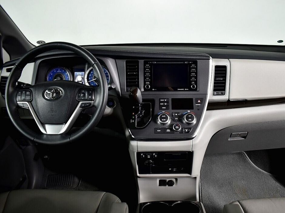 Toyota Sienna, 3.5 л, АТ, 2019 фото 8