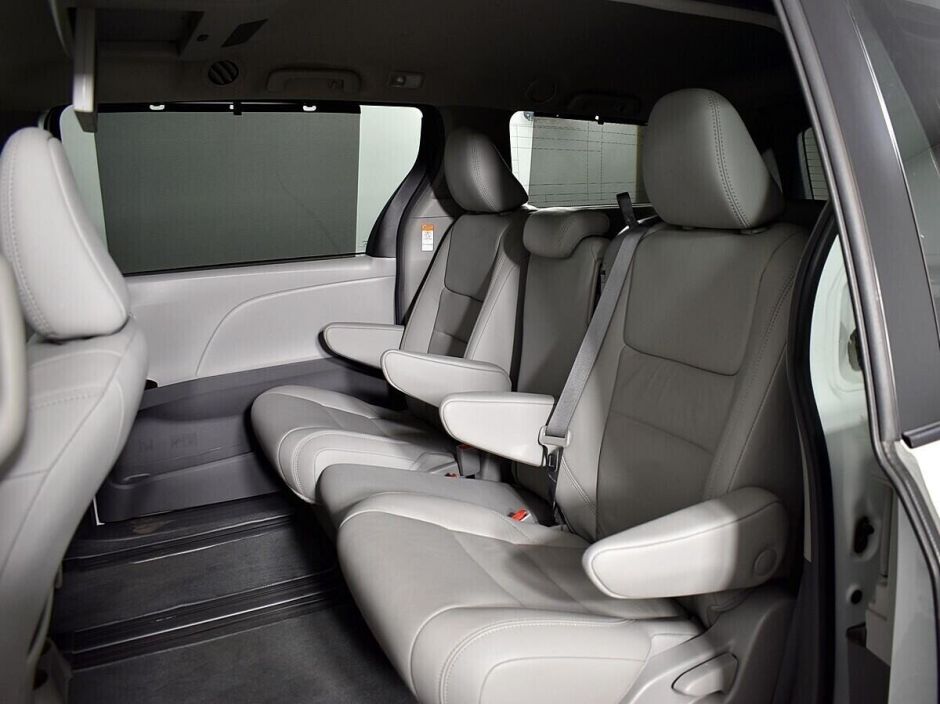 Toyota Sienna, 3.5 л, АТ, 2019 фото 11