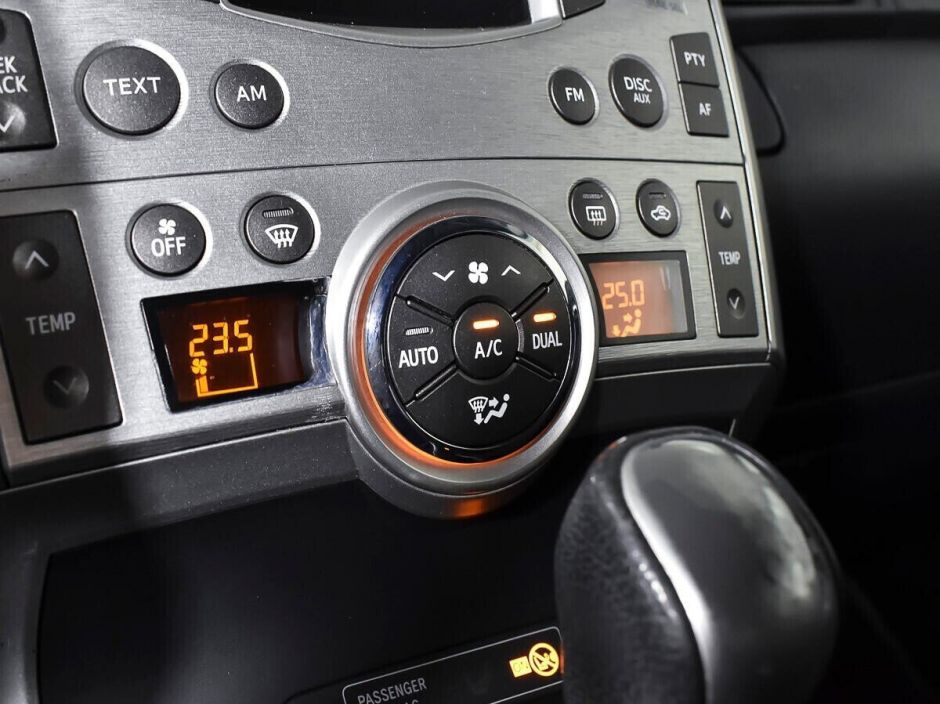 Toyota Verso, 1.8 л, Вариатор, 2011 фото 10