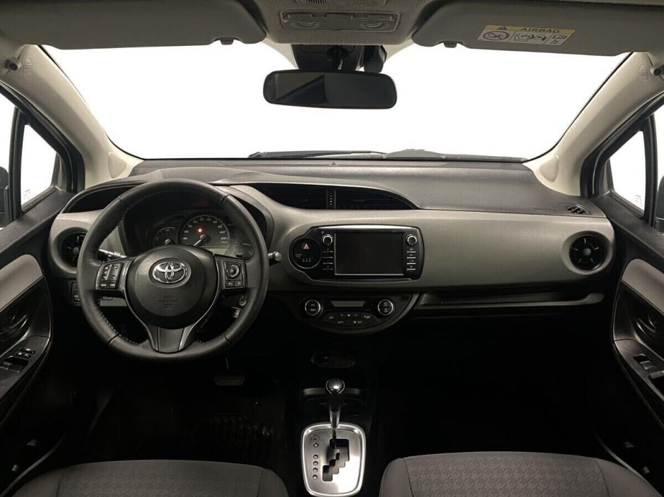 Toyota Yaris, 1.5 л, Вариатор, 2017 фото 8