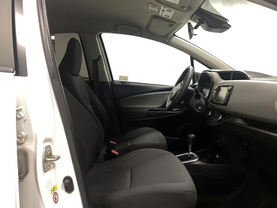 Toyota Yaris, 1.5 л, Вариатор, 2017 фото 2