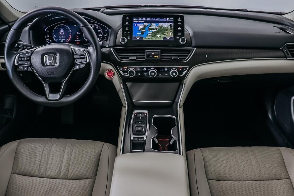 Honda Accord, 2.0 л, АТ, 2018 фото 8