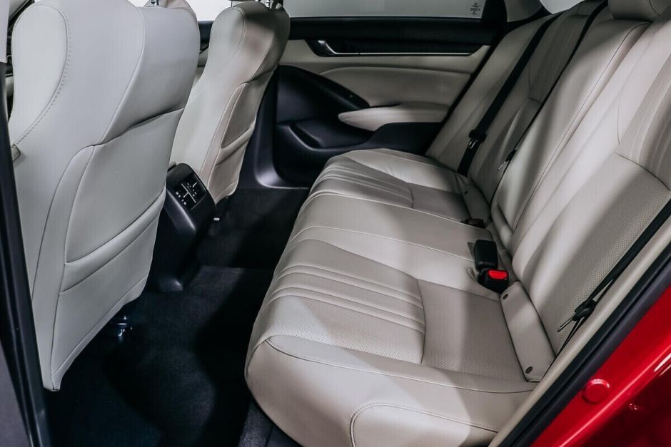 Honda Accord, 2.0 л, АТ, 2018 фото 1