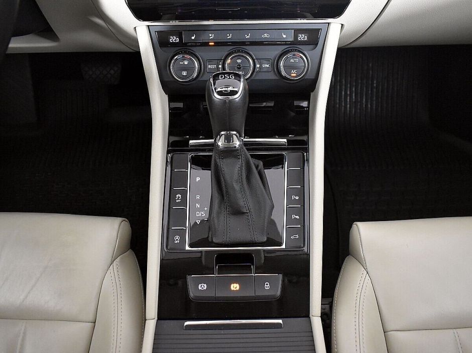 Skoda Superb, 2.0 л, Робот, 2016 фото 2