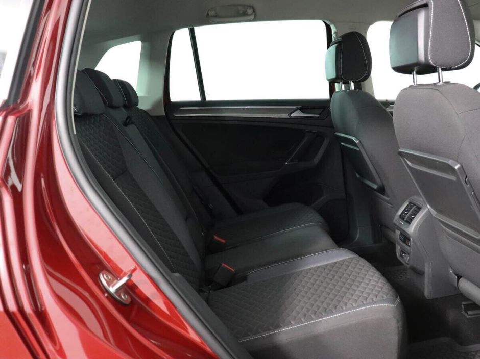 Volkswagen Tiguan, 2.0 л, Робот, 2018 фото 10