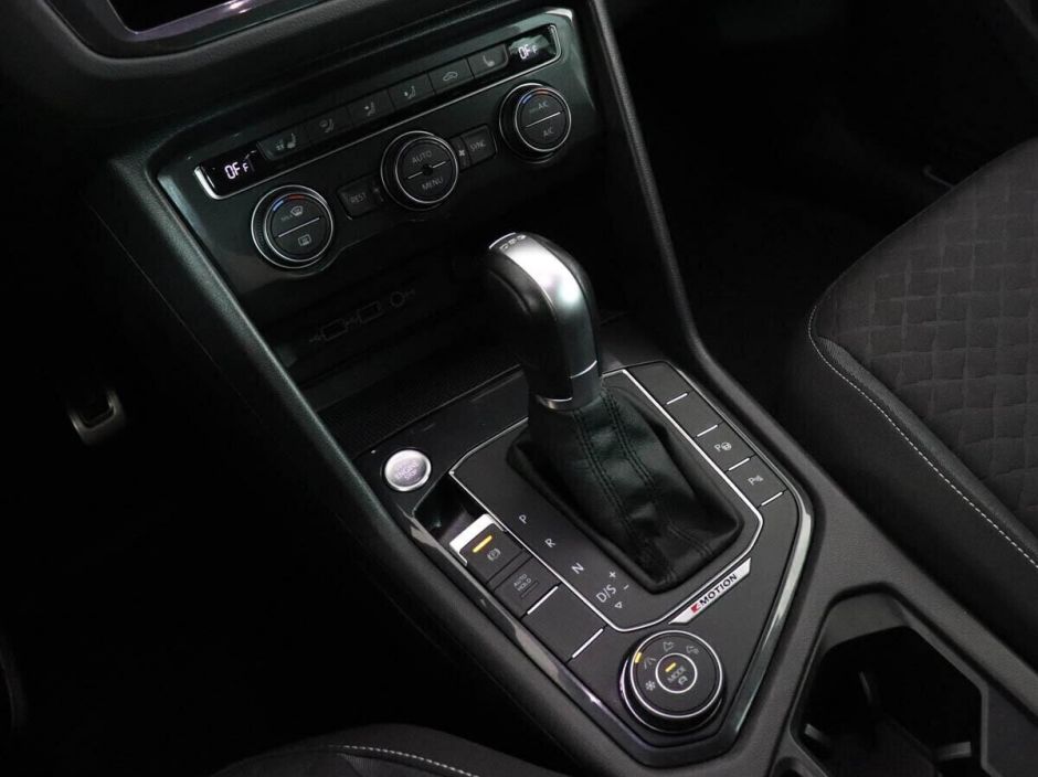 Volkswagen Tiguan, 2.0 л, Робот, 2018 фото 2