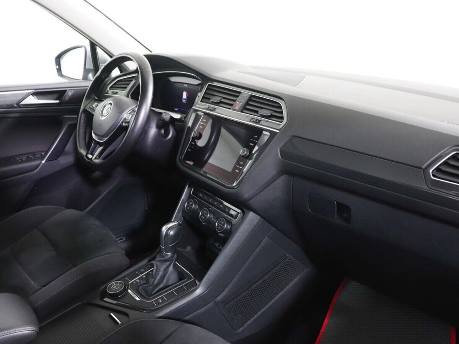 Volkswagen Tiguan, 2.0 л, Робот, 2017 фото 9