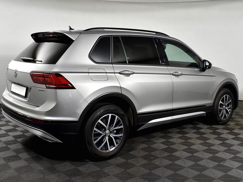 Volkswagen Tiguan, 2.0 л, Робот, 2019 фото 4