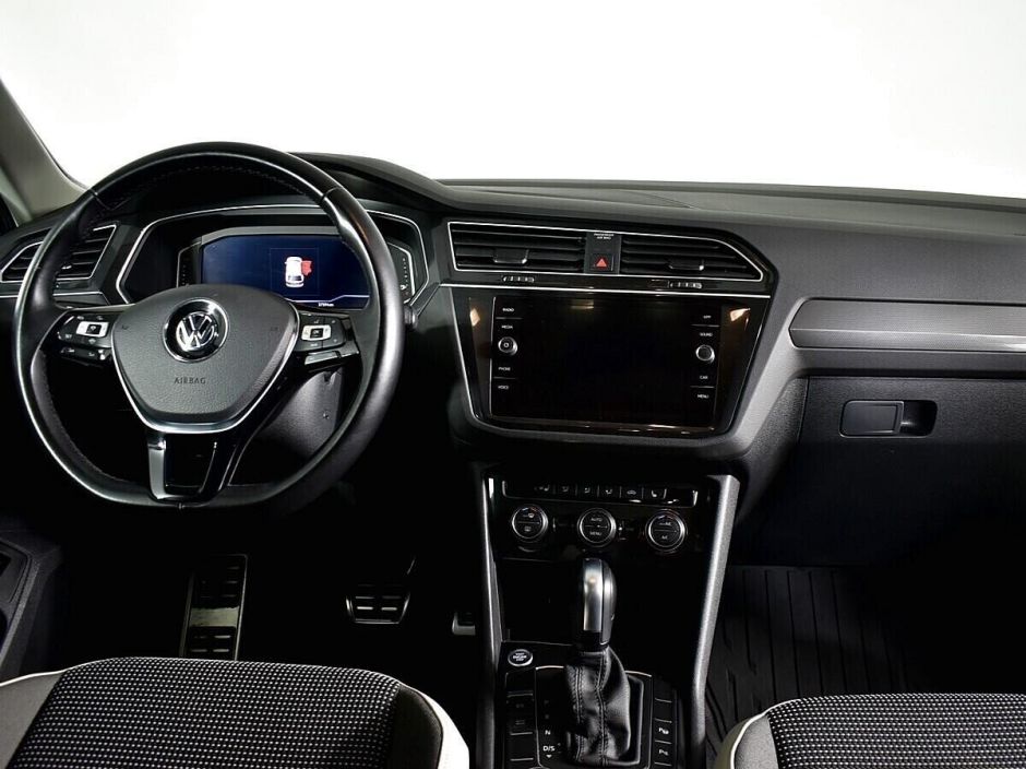 Volkswagen Tiguan, 2.0 л, Робот, 2019 фото 8