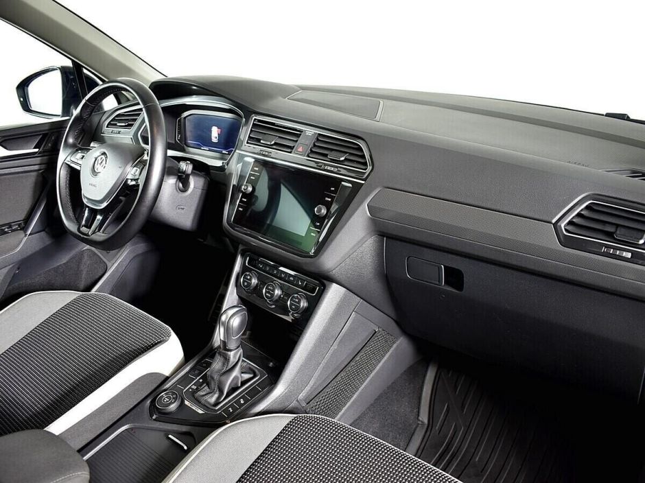 Volkswagen Tiguan, 2.0 л, Робот, 2019 фото 2