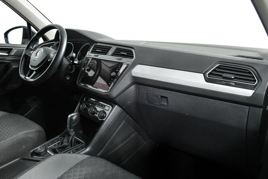 Volkswagen Tiguan, 2.0 л, Робот, 2018 фото 9