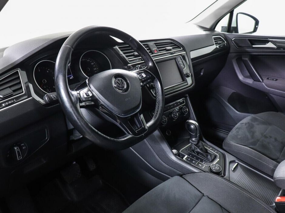 Volkswagen Tiguan, 2.0 л, Робот, 2018 фото 7