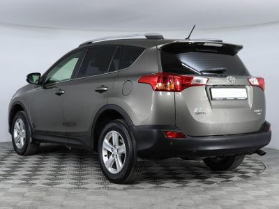 Toyota RAV4, 2.2 л, АКПП, 2015 фото 4