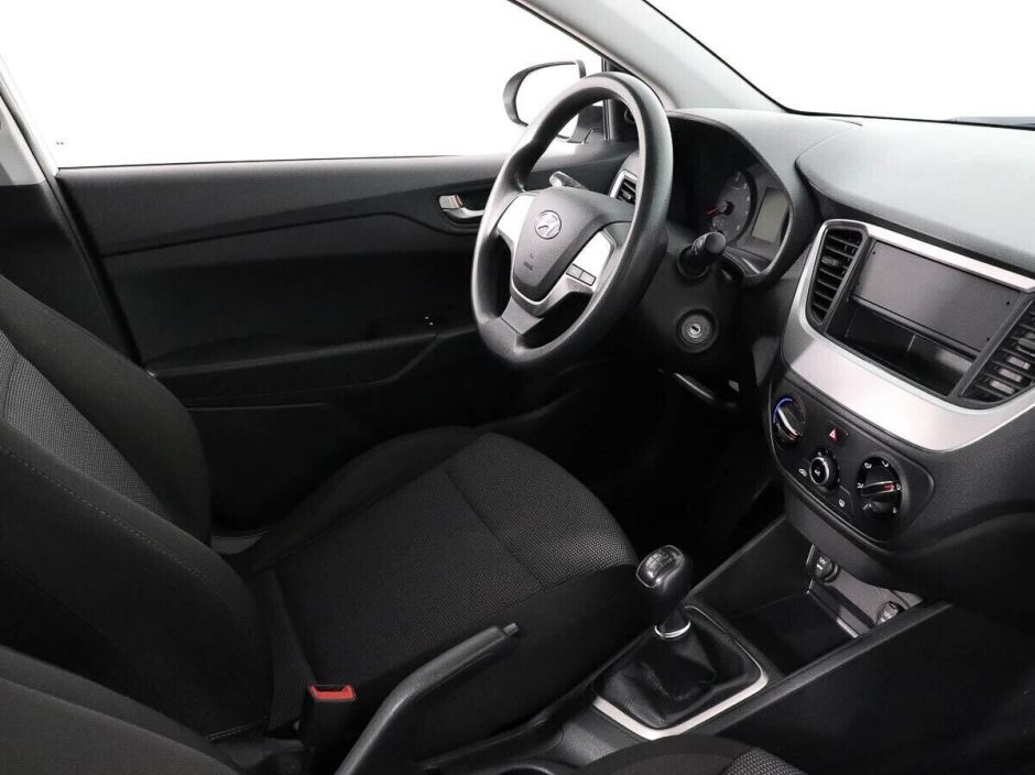 Hyundai Solaris, 1.4 л, МТ, 2018 фото 9