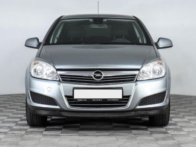 Opel Astra, 1.8 л, МКПП, 2012 фото 4