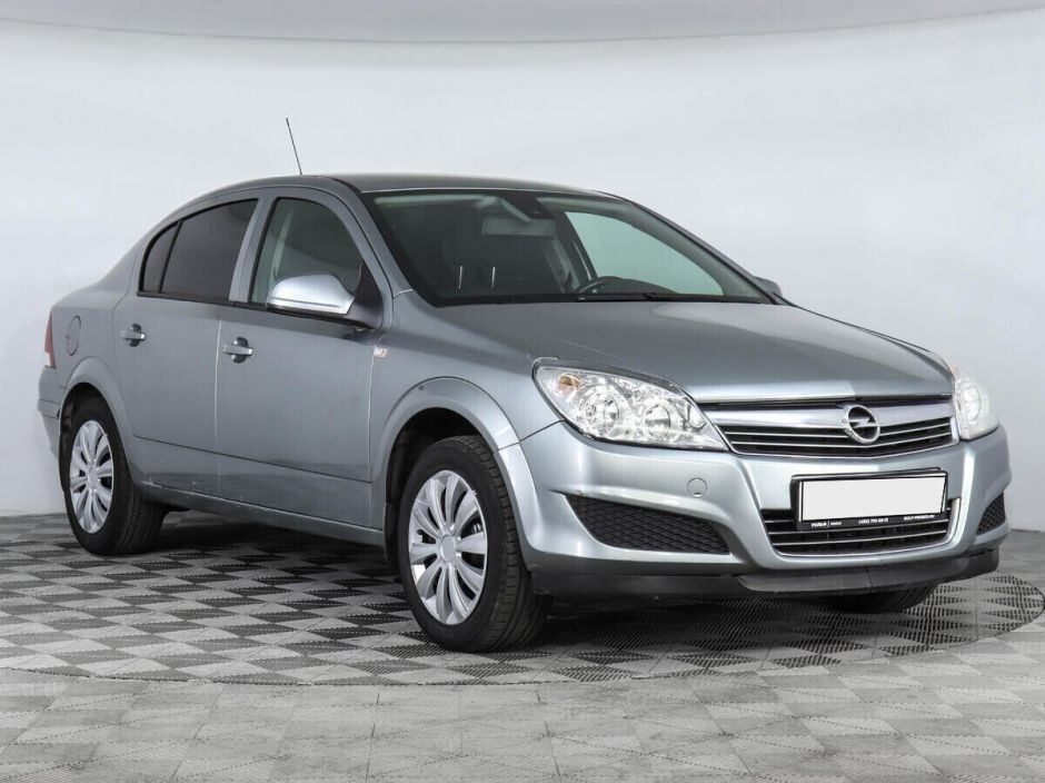 Opel Astra, 1.8 л, МТ, 2012 фото 5
