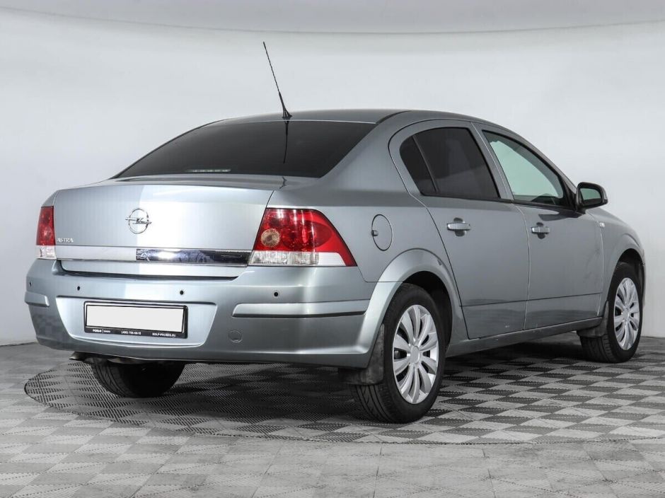 Opel Astra, 1.8 л, МТ, 2012 фото 7