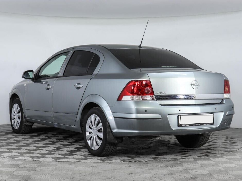 Opel Astra, 1.8 л, МТ, 2012 фото 9