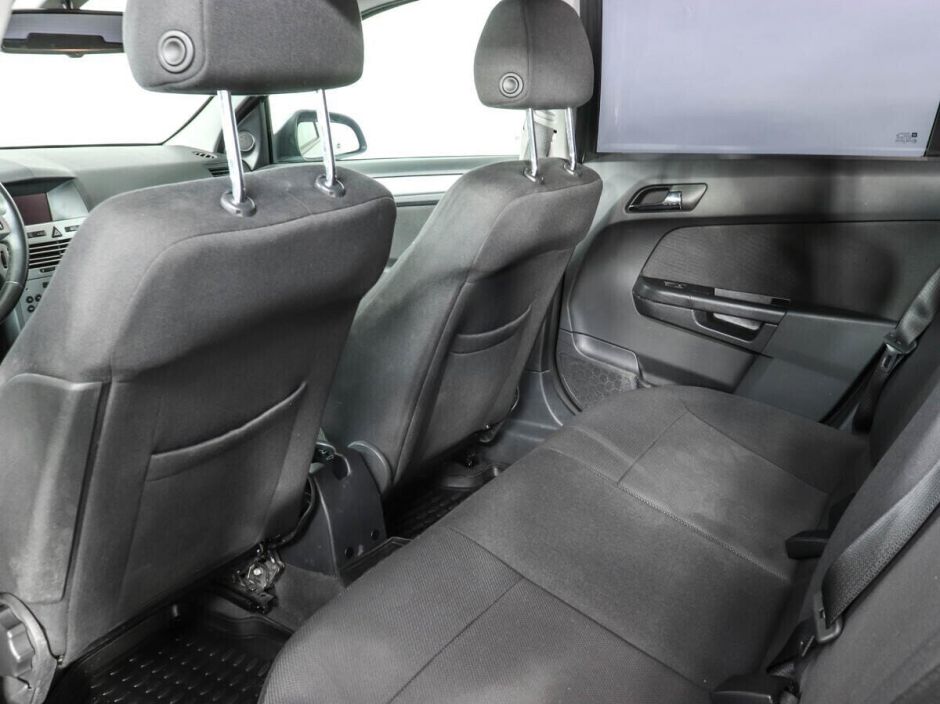 Opel Astra, 1.8 л, МТ, 2012 фото 2