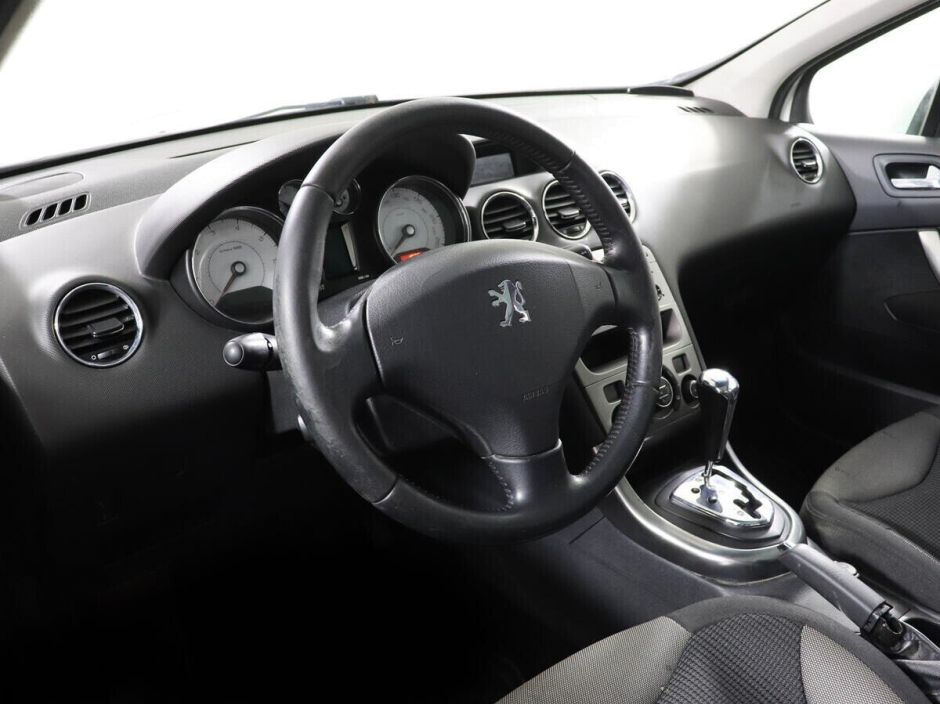 Peugeot 308, 1.6 л, АТ, 2010 фото 2