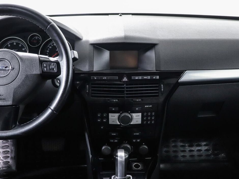 Opel Astra, 1.8 л, АТ, 2011 фото 2