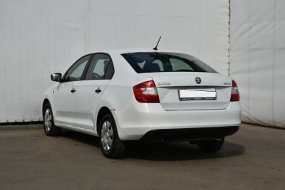 Skoda Rapid, 1.6 л, МКПП, 2015 фото 9