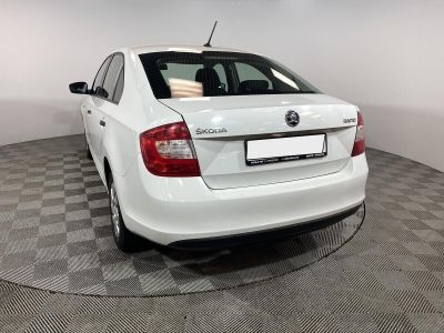 Skoda Rapid, 1.6 л, МКПП, 2015 фото 9