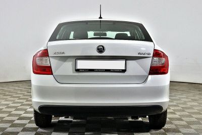 Skoda Rapid, 1.6 л, МКПП, 2015 фото 8