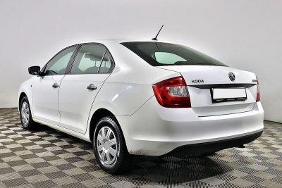 Skoda Rapid, 1.6 л, МКПП, 2015 фото 9