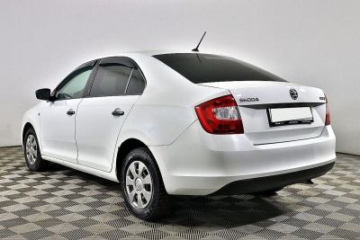 Skoda Rapid, 1.6 л, МКПП, 2015 фото 9