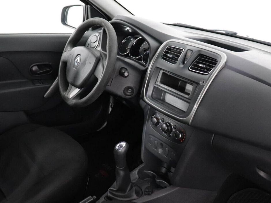 Renault Logan, 1.6 л, МТ, 2017 фото 9