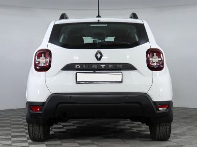 Renault Duster, 1.6 л, МКПП, 2021 фото 8