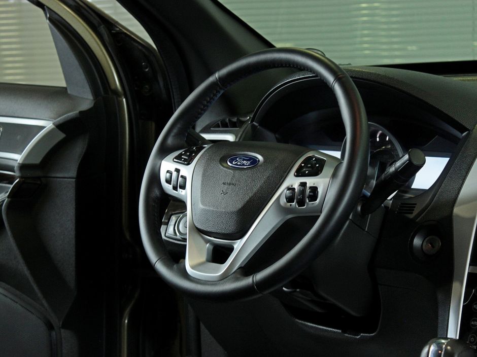 Ford Explorer, 3.5 л, АТ, 2012 фото 9