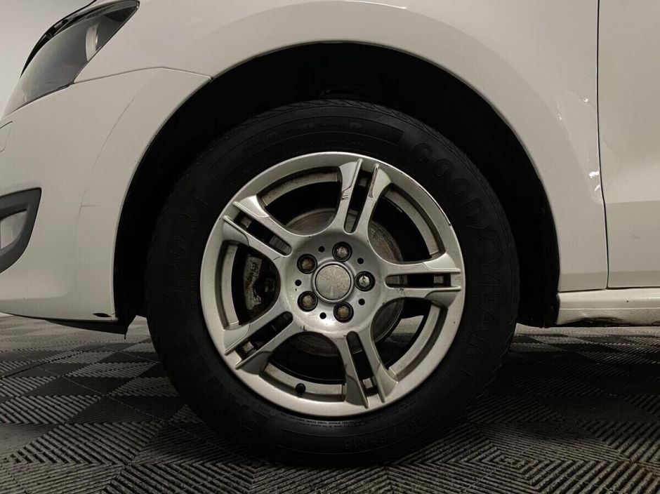 Volkswagen Polo, 1.4 л, Робот, 2012 фото 1