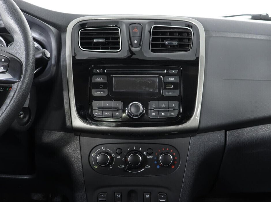 Renault Logan, 1.6 л, МТ, 2014 фото 2