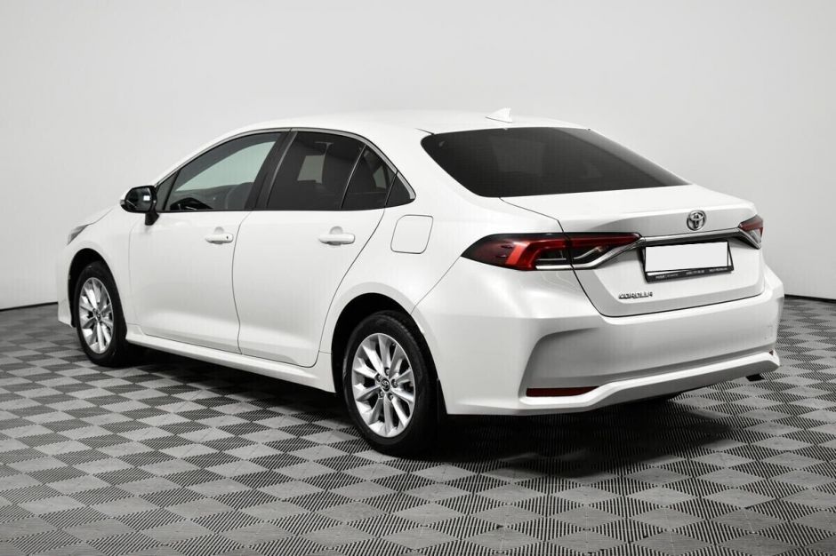 Toyota Corolla, 1.6 л, Вариатор, 2019 фото 9