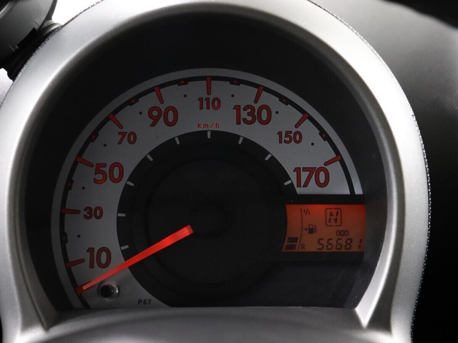 Peugeot 107, 1.0 л, Робот, 2012 фото 13